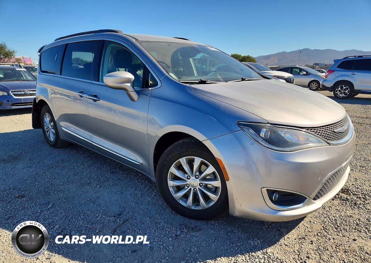 2017 Chrysler Pacifica Touring L VIN:2C4RC1BG3HR733739 - 4