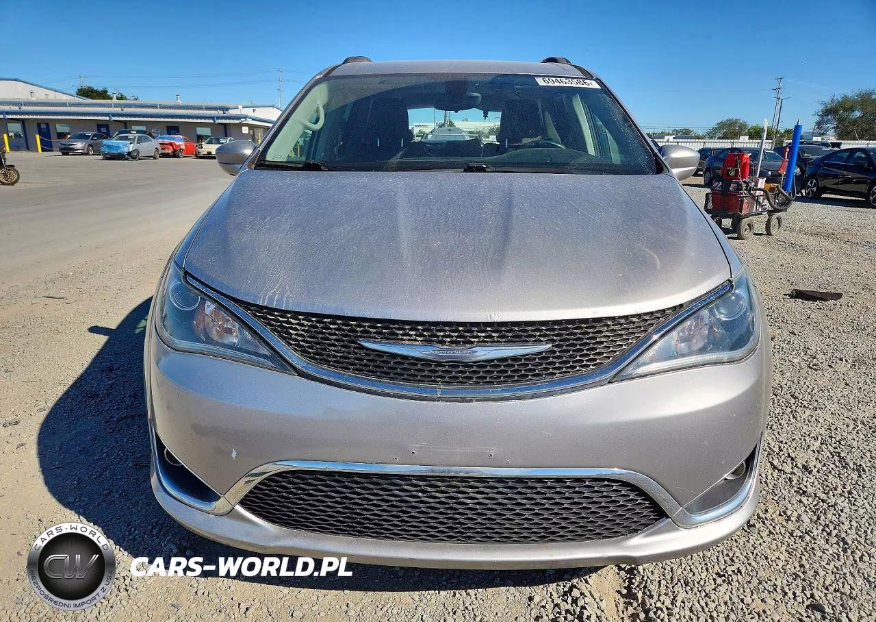 2017 Chrysler Pacifica Touring L VIN:2C4RC1BG3HR733739 - 5