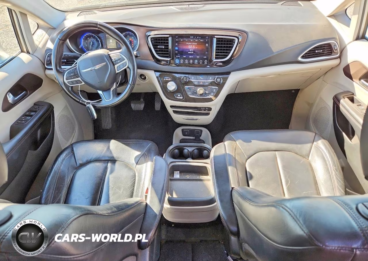 2017 Chrysler Pacifica Touring L VIN:2C4RC1BG3HR733739 - 8