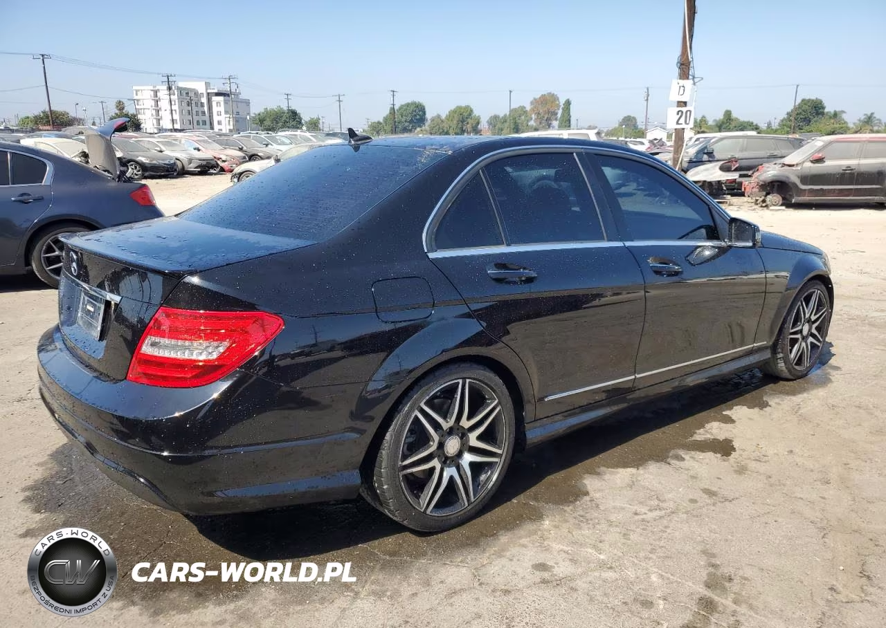 2013 Mercedes-Benz C 250 VIN:WDDGF4HB2DF946992 - 3