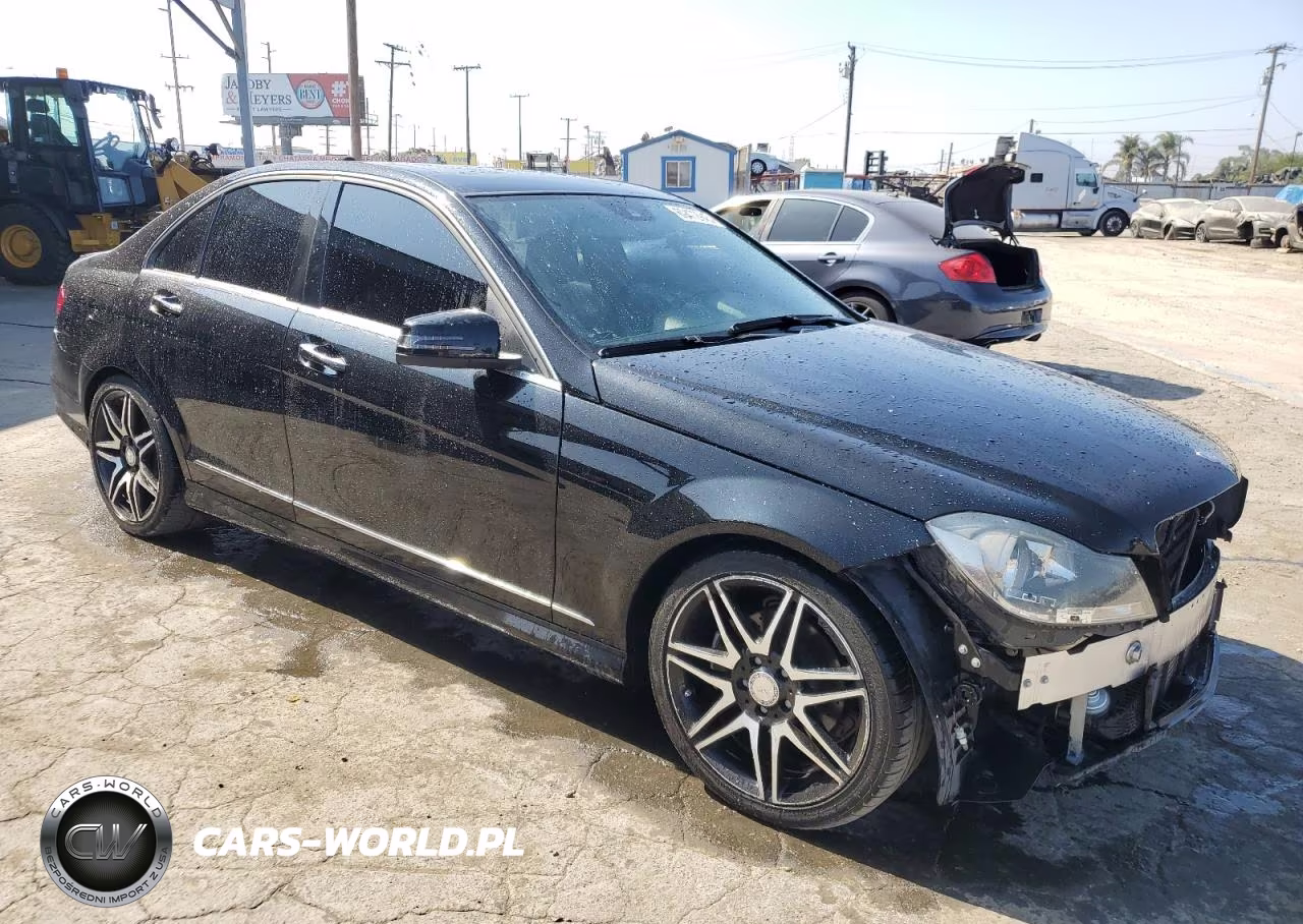 2013 Mercedes-Benz C 250 VIN:WDDGF4HB2DF946992 - 4