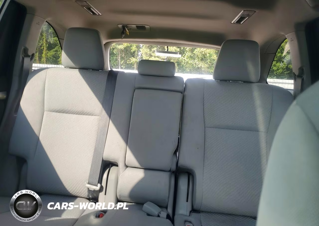 2018 Toyota Highlander Le VIN:5TDZZRFH2JS288326 - 10
