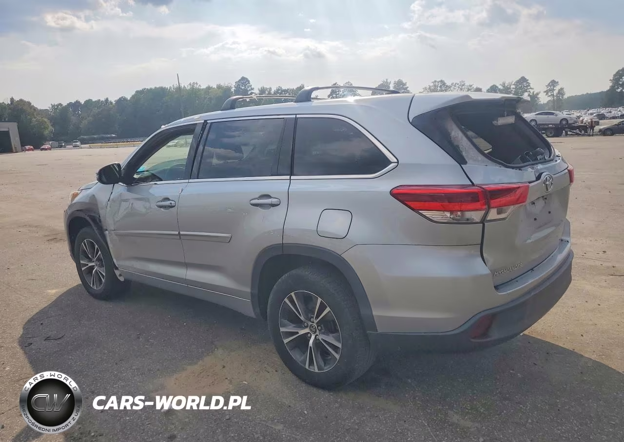 2018 Toyota Highlander Le VIN:5TDZZRFH2JS288326 - 2