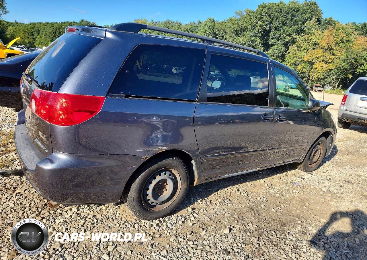 2010 Toyota Sienna Le 7-Passenger VIN:5TDKK4CC8AS300660 - 3