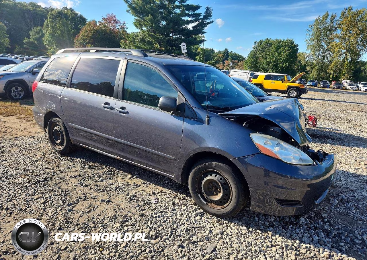 2010 Toyota Sienna Le 7-Passenger VIN:5TDKK4CC8AS300660 - 4