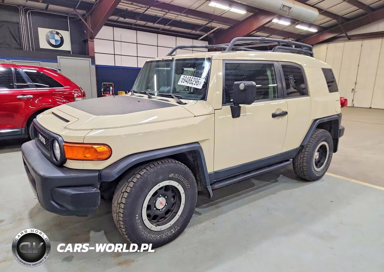 2010 Toyota Fj Cruiser VIN:JTEBU4BF2AK076570 - 1