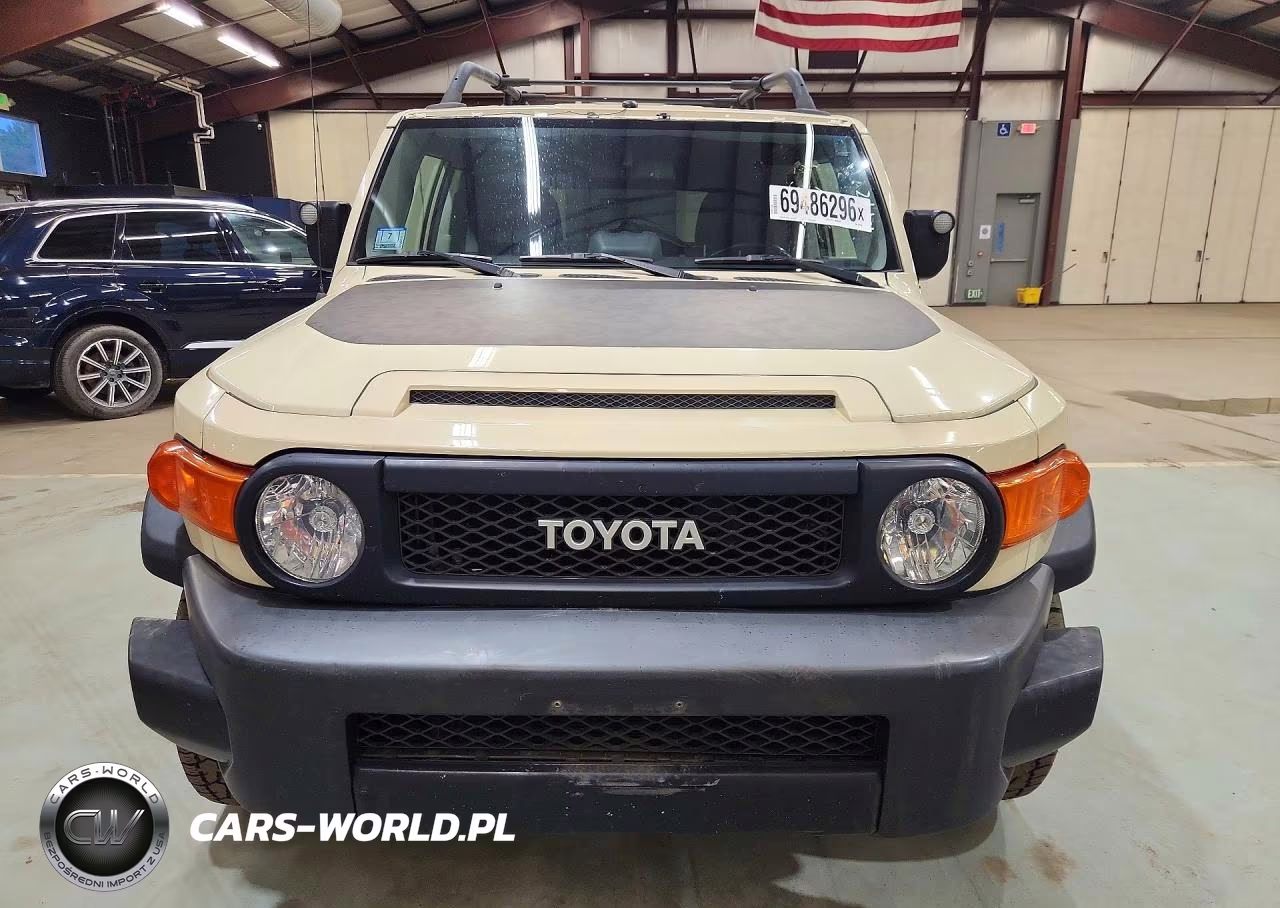 2010 Toyota Fj Cruiser VIN:JTEBU4BF2AK076570 - 5