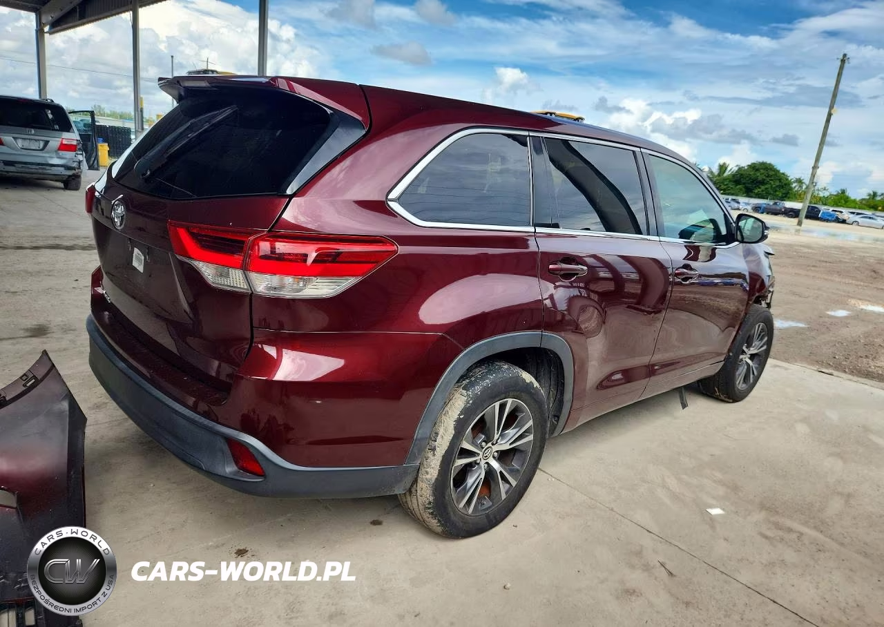 2018 Toyota Highlander Le VIN:5TDZARFHXJS036959 - 3