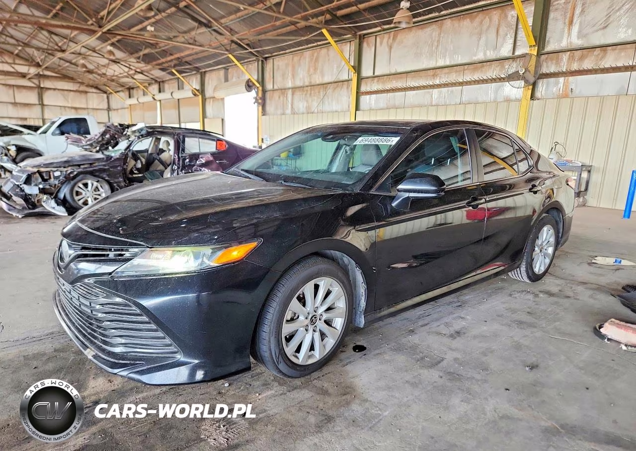 2020 Toyota Camry Le VIN:4T1C11AK9LU386328 - 1