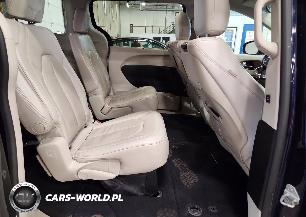 2017 Chrysler Pacifica Touring L Plus VIN:2C4RC1EG7HR513760 - 11