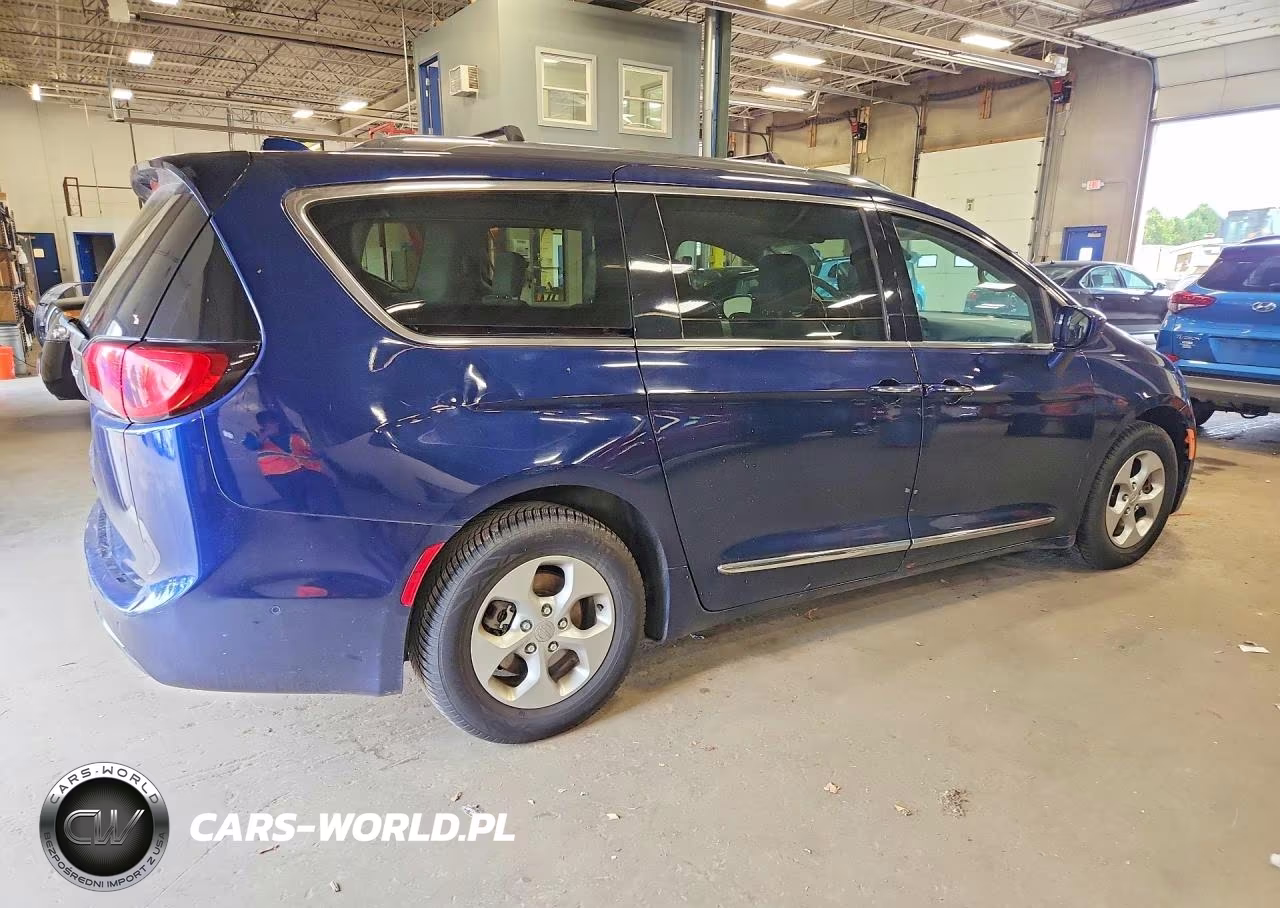 2017 Chrysler Pacifica Touring L Plus VIN:2C4RC1EG7HR513760 - 3