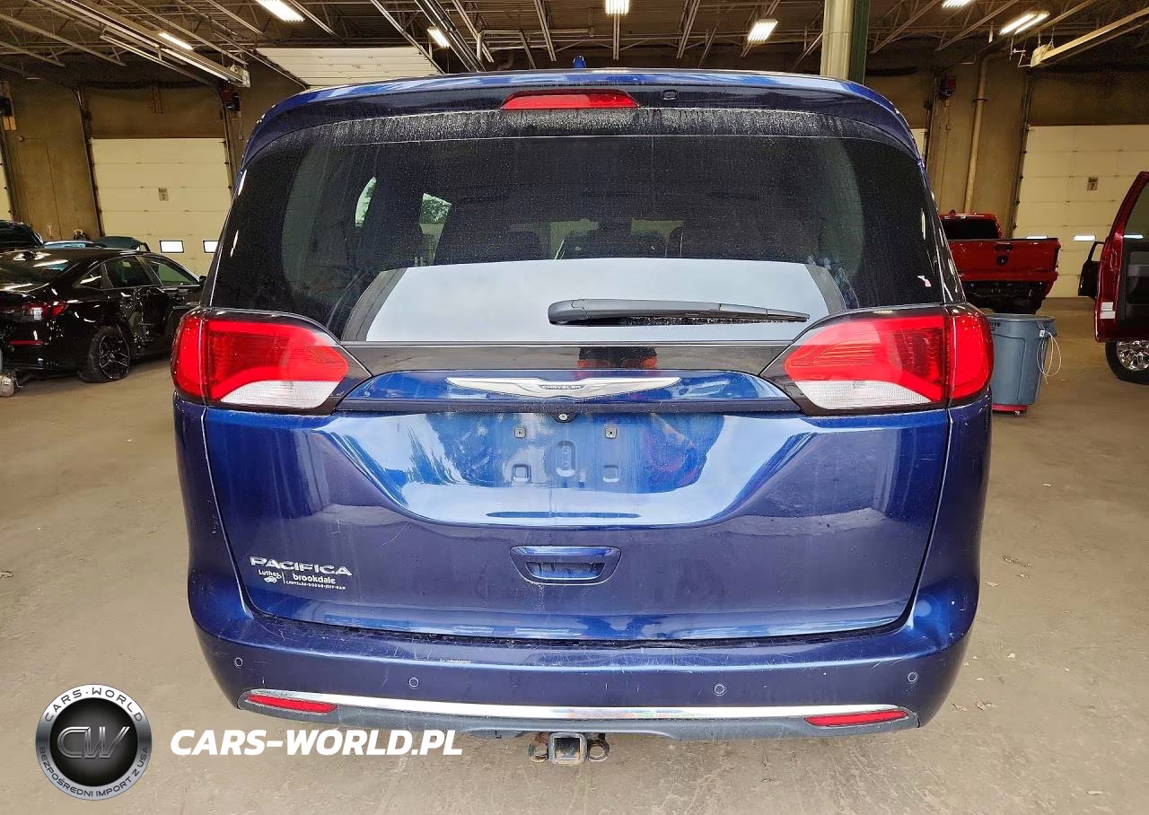 2017 Chrysler Pacifica Touring L Plus VIN:2C4RC1EG7HR513760 - 6