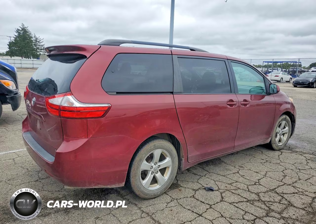 2015 Toyota Sienna Le VIN:5TDKK3DCXFS574880 - 3