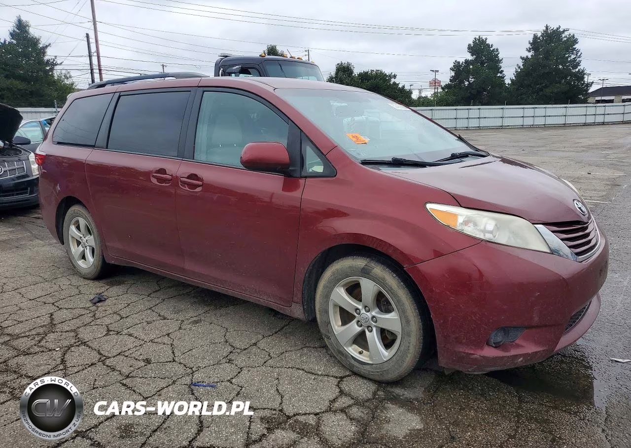 2015 Toyota Sienna Le VIN:5TDKK3DCXFS574880 - 4