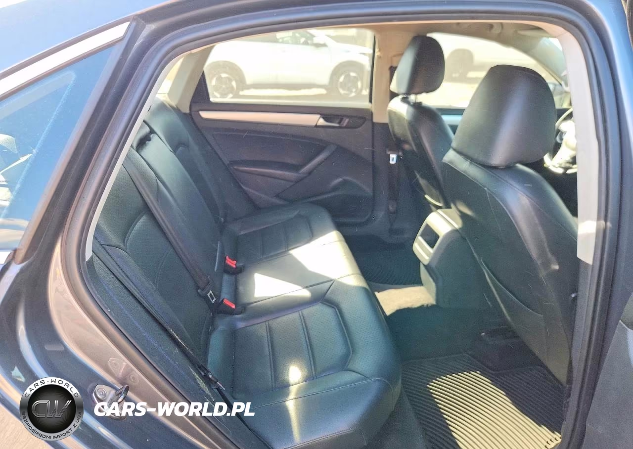 2012 Volkswagen Passat Se VIN:1VWBP7A33CC063065 - 10