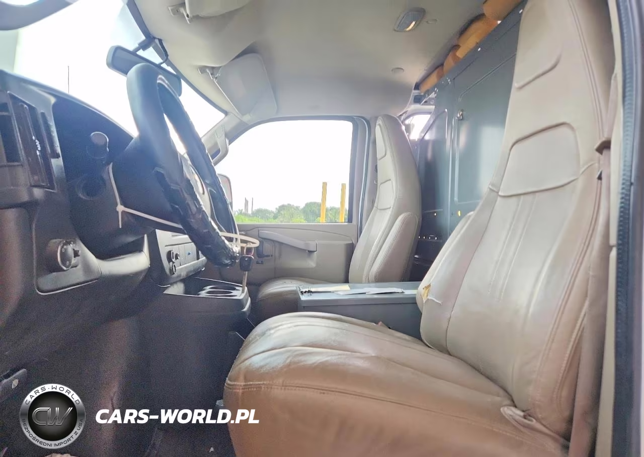 2017 Chevrolet Express G2500 Delivery Van VIN:1GCWGBFF3H1121592 - 7