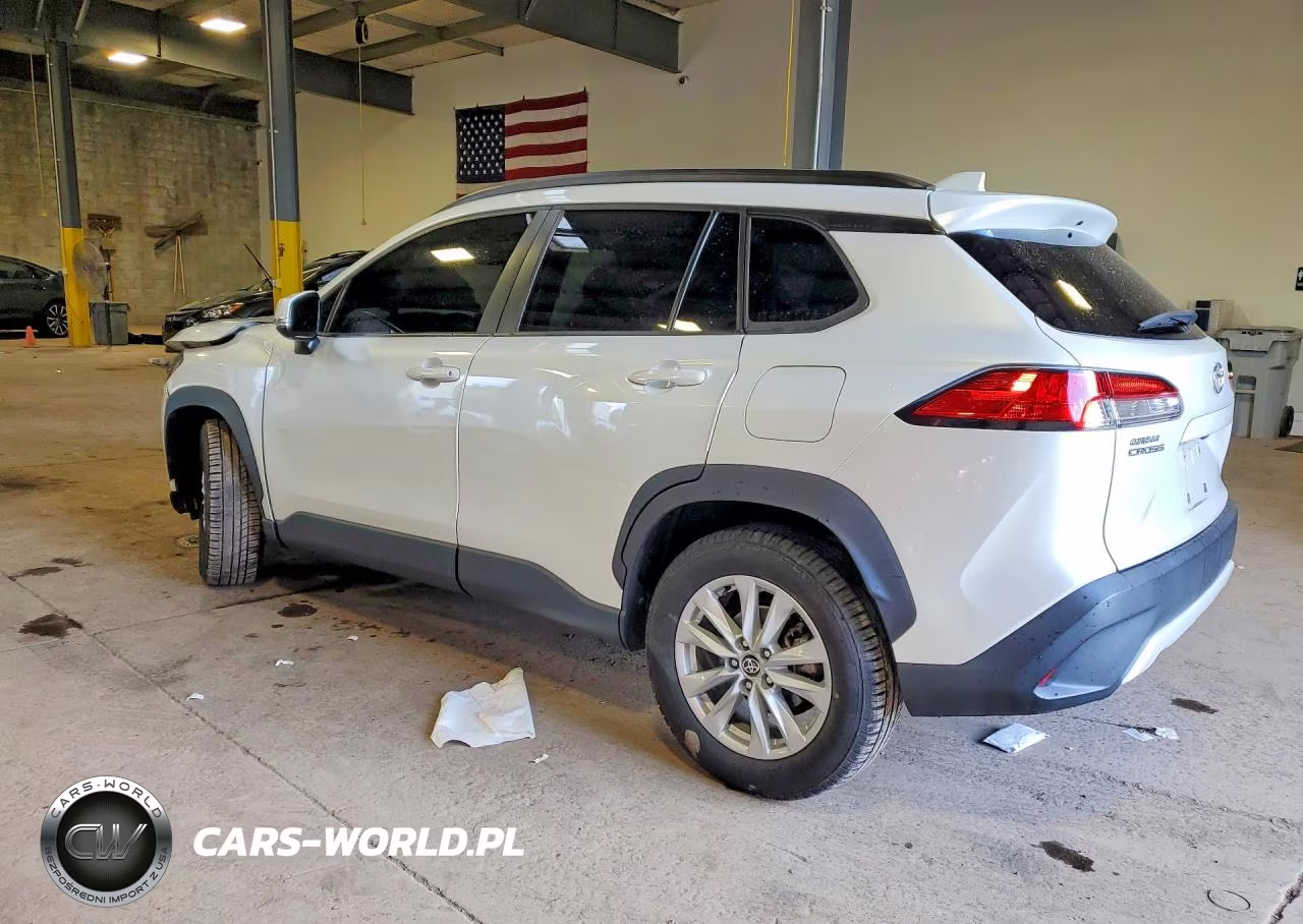 2022 Toyota Corolla Cross Le VIN:7MUCAABG5NV022922 - 2