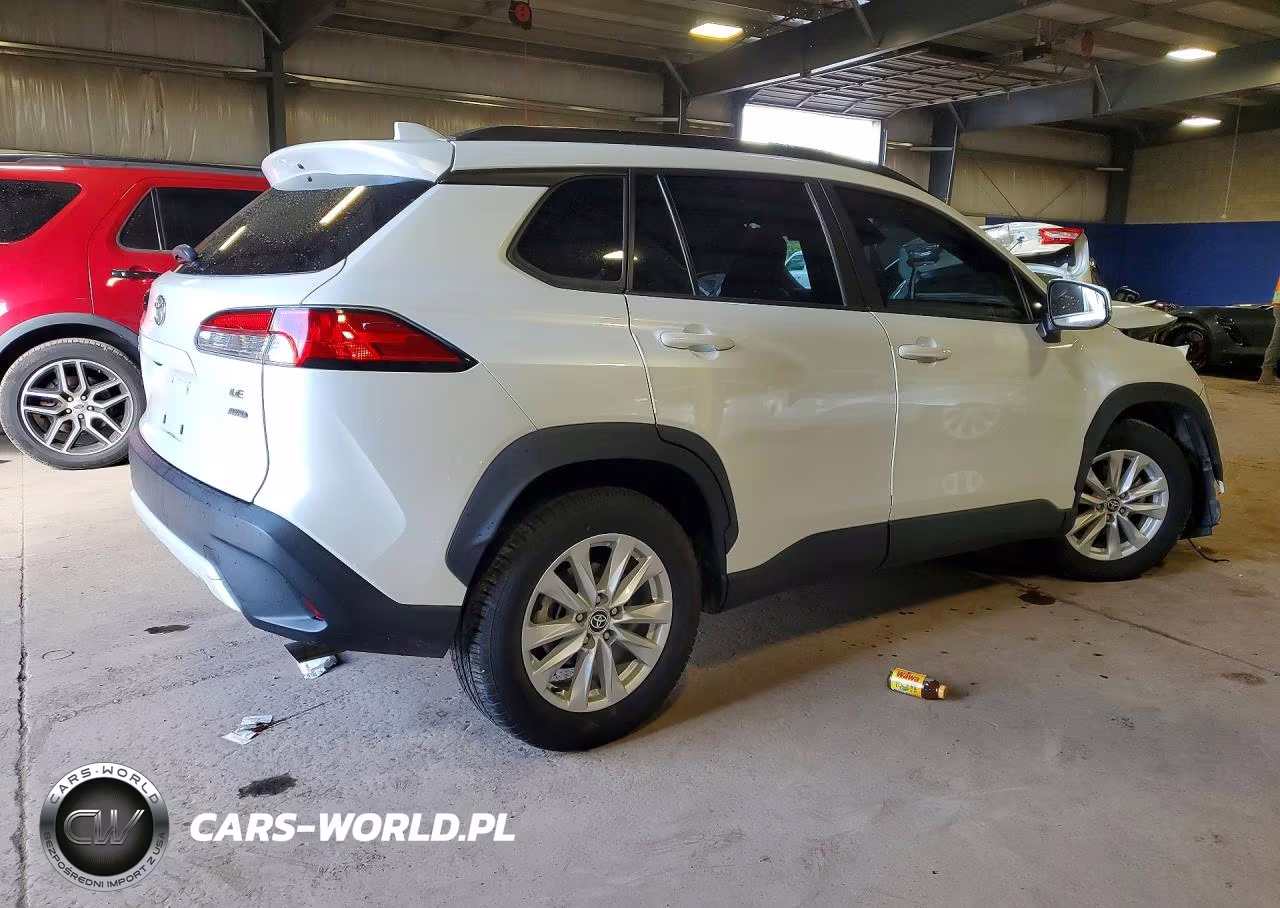 2022 Toyota Corolla Cross Le VIN:7MUCAABG5NV022922 - 3