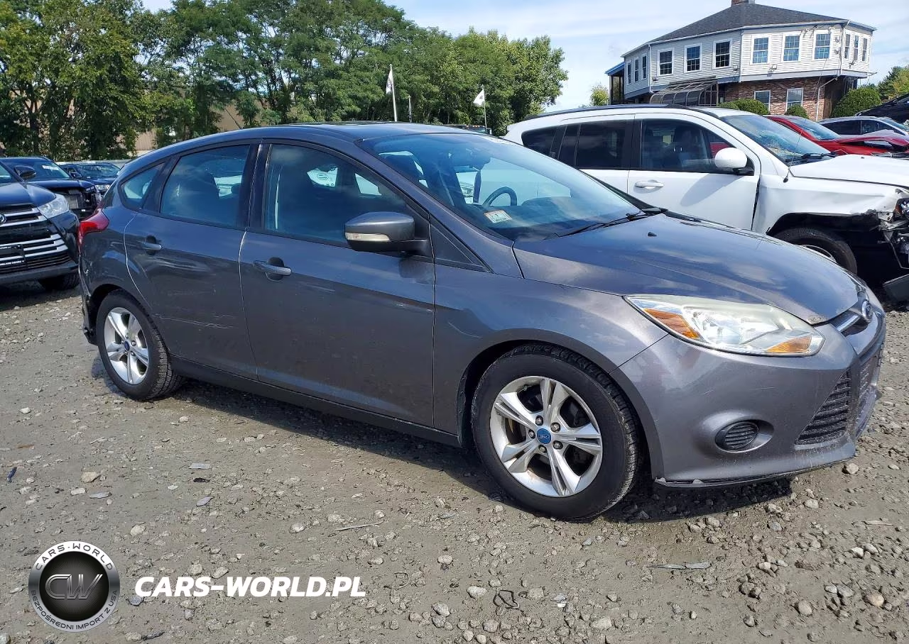 2014 Ford Focus Se VIN:1FADP3K27EL125571 - 4