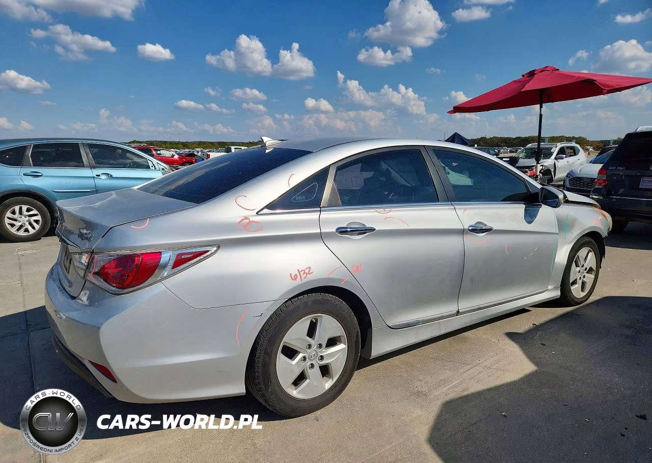 2012 Hyundai Sonata Hybrid VIN:KMHEC4A40CA022130 - 3