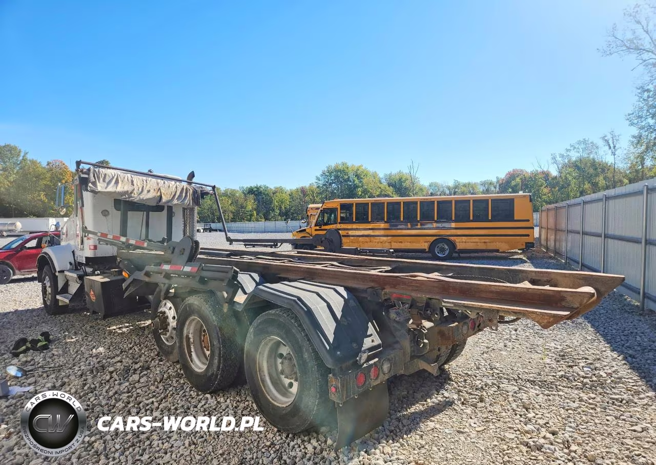 2007 Kenworth T800 Roll-Off Container Truck VIN:1NKDXBEX87J214896 - 2