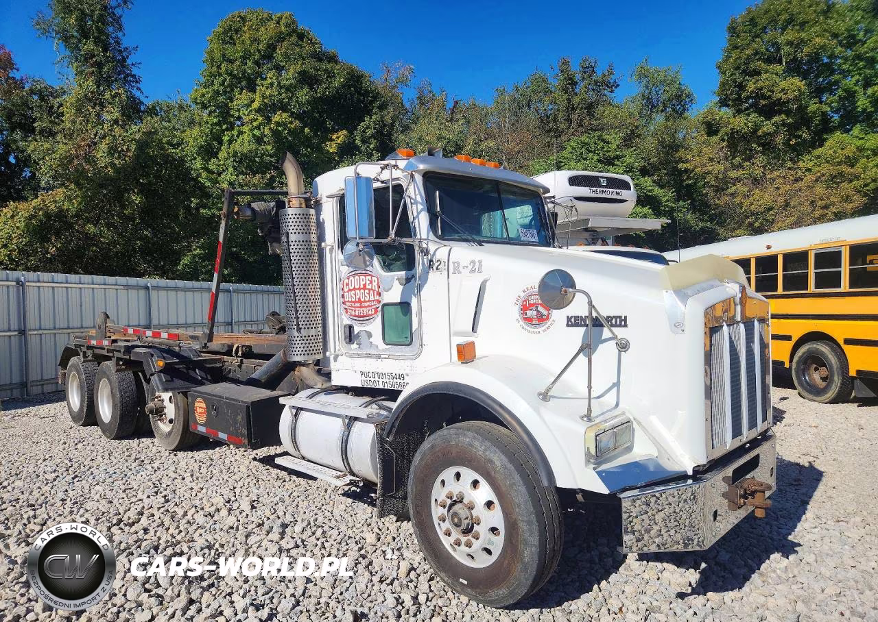 2007 Kenworth T800 Roll-Off Container Truck VIN:1NKDXBEX87J214896 - 4