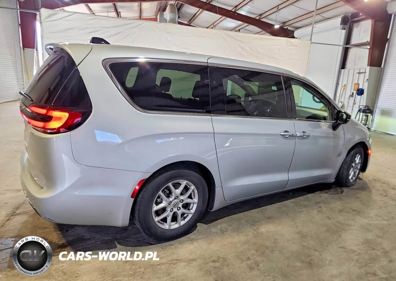 2024 Chrysler Pacifica Touring L VIN:2C4RC1BG6RR125506 - 3