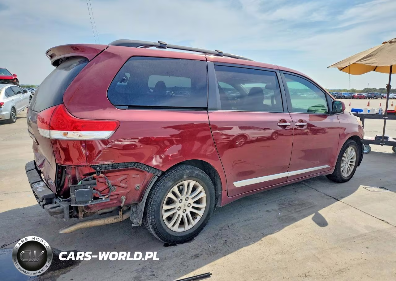 2014 Toyota Sienna Xle 8-Passenger VIN:5TDYK3DCXES442937 - 3