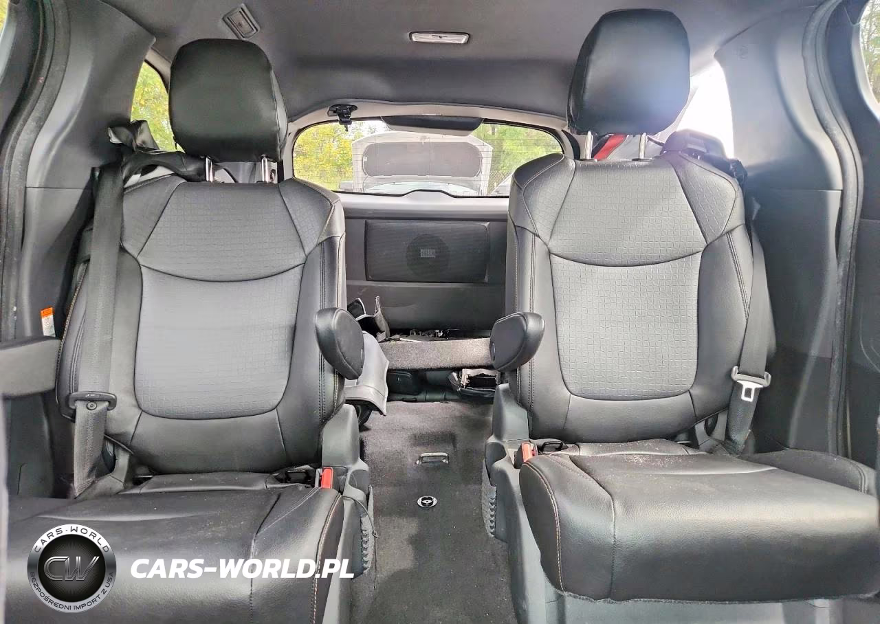 2023 Toyota Sienna Woodland Edition VIN:5TDCSKFC6PS106268 - 10