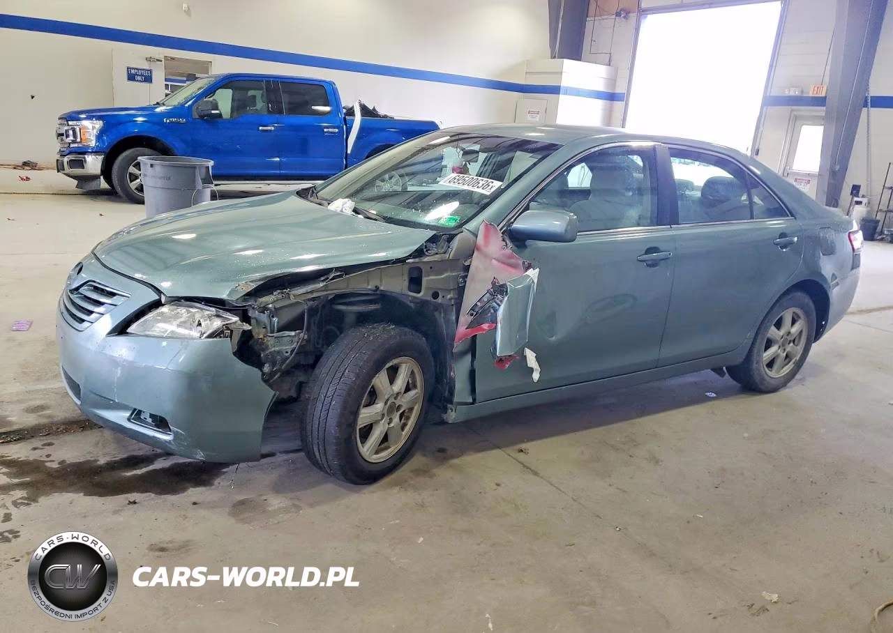 2010 Toyota Camry Le – zdjęcie 1 z 12