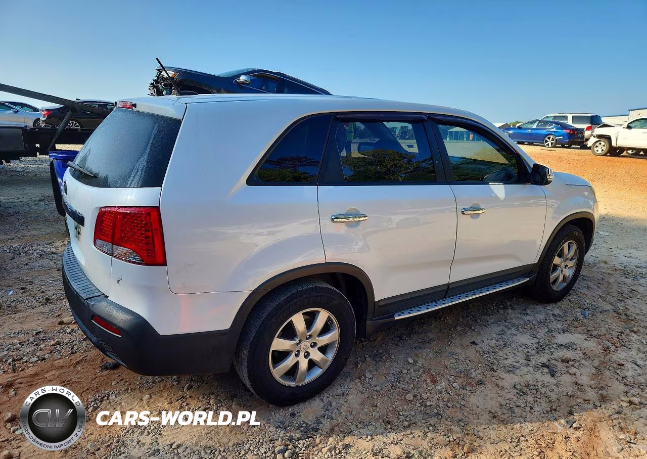2011 Kia Sorento Lx VIN:5XYKT3A17BG161841 - 3