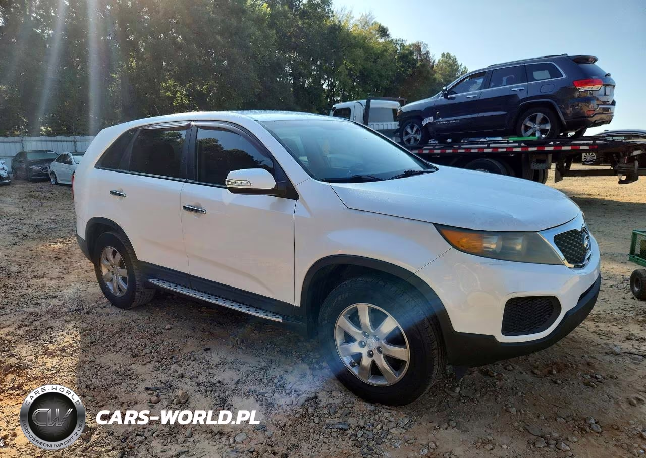 2011 Kia Sorento Lx VIN:5XYKT3A17BG161841 - 4