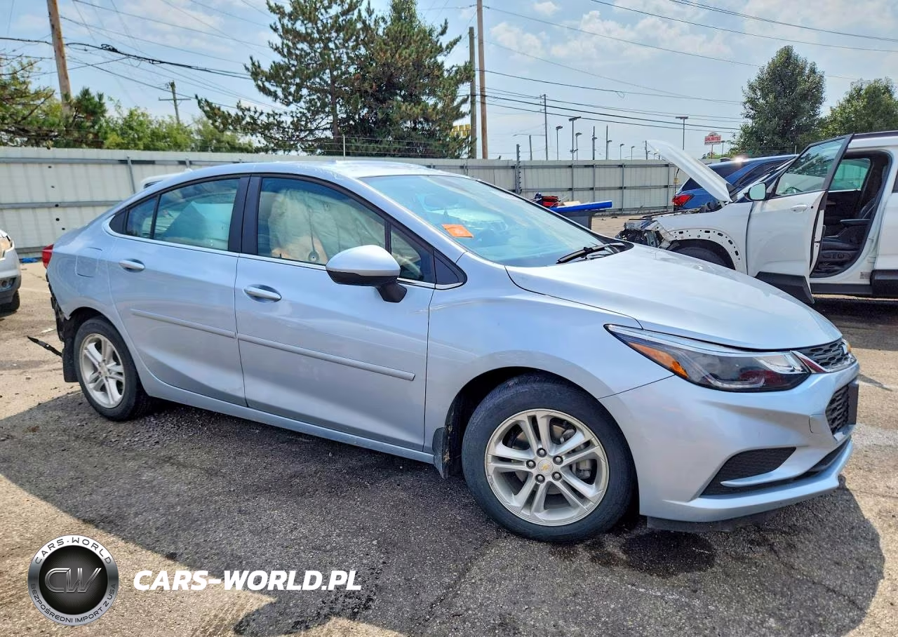 2018 Chevrolet Cruze Lt VIN:1G1BE5SM7J7231096 - 4