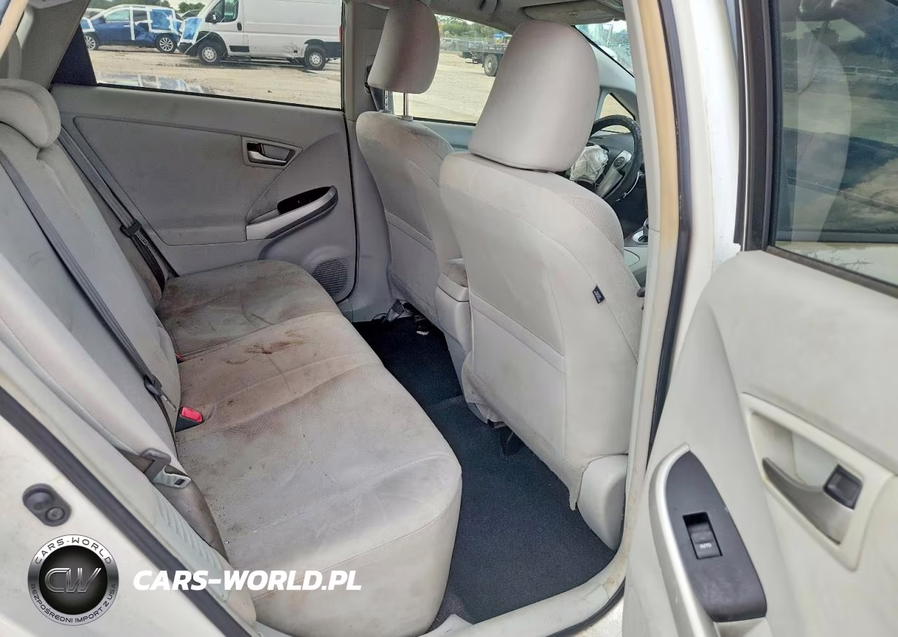2014 Toyota Prius Two VIN:JTDKN3DU1E1759069 - 10
