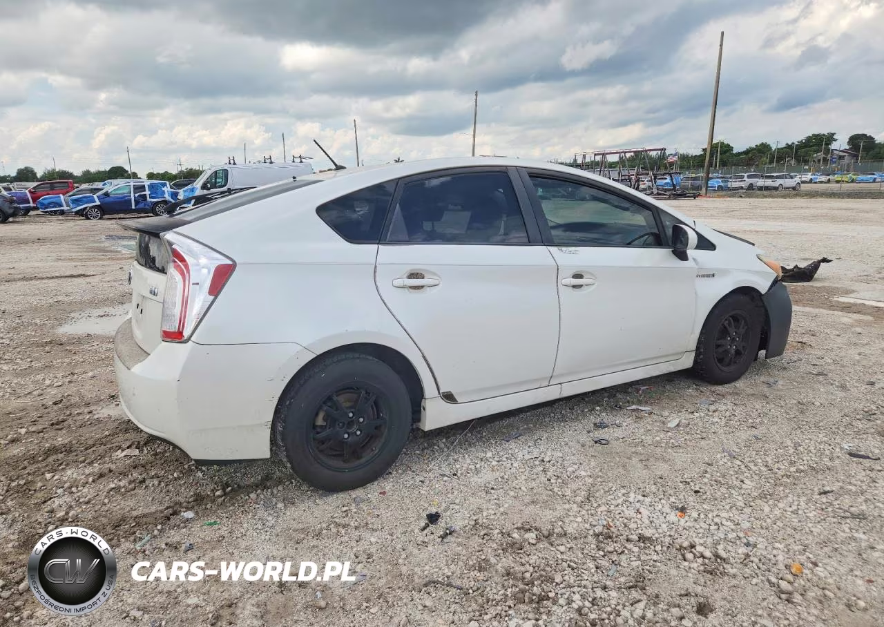 2014 Toyota Prius Two VIN:JTDKN3DU1E1759069 - 3