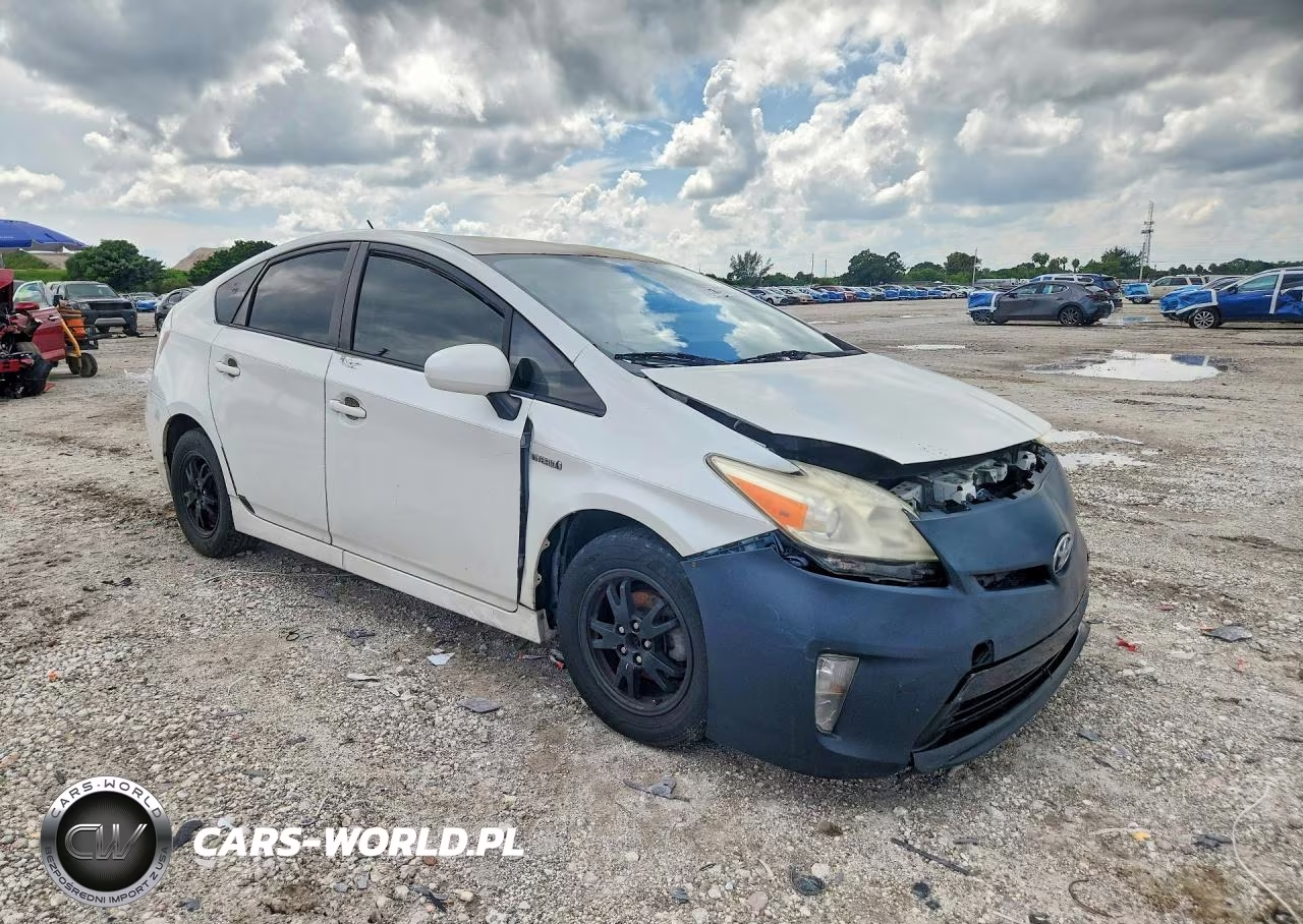 2014 Toyota Prius Two VIN:JTDKN3DU1E1759069 - 4