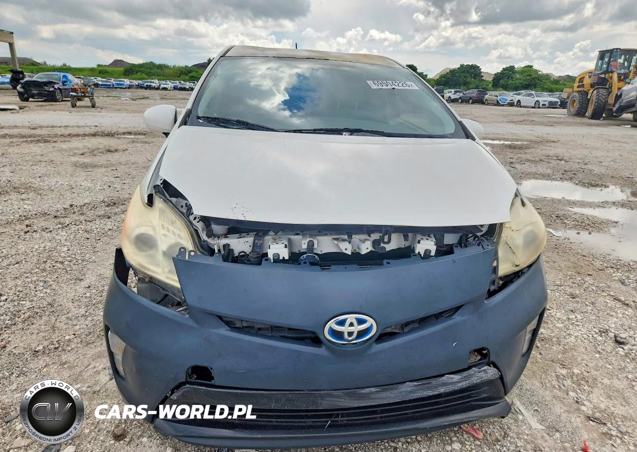 2014 Toyota Prius Two VIN:JTDKN3DU1E1759069 - 5