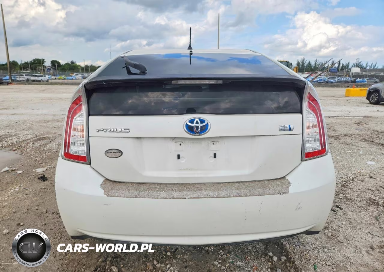 2014 Toyota Prius Two VIN:JTDKN3DU1E1759069 - 6
