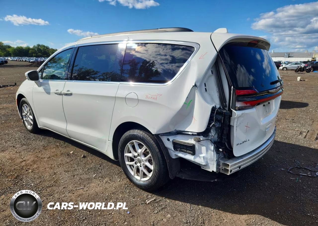 2022 Chrysler Pacifica Touring L VIN:2C4RC1BG8NR213077 - 2