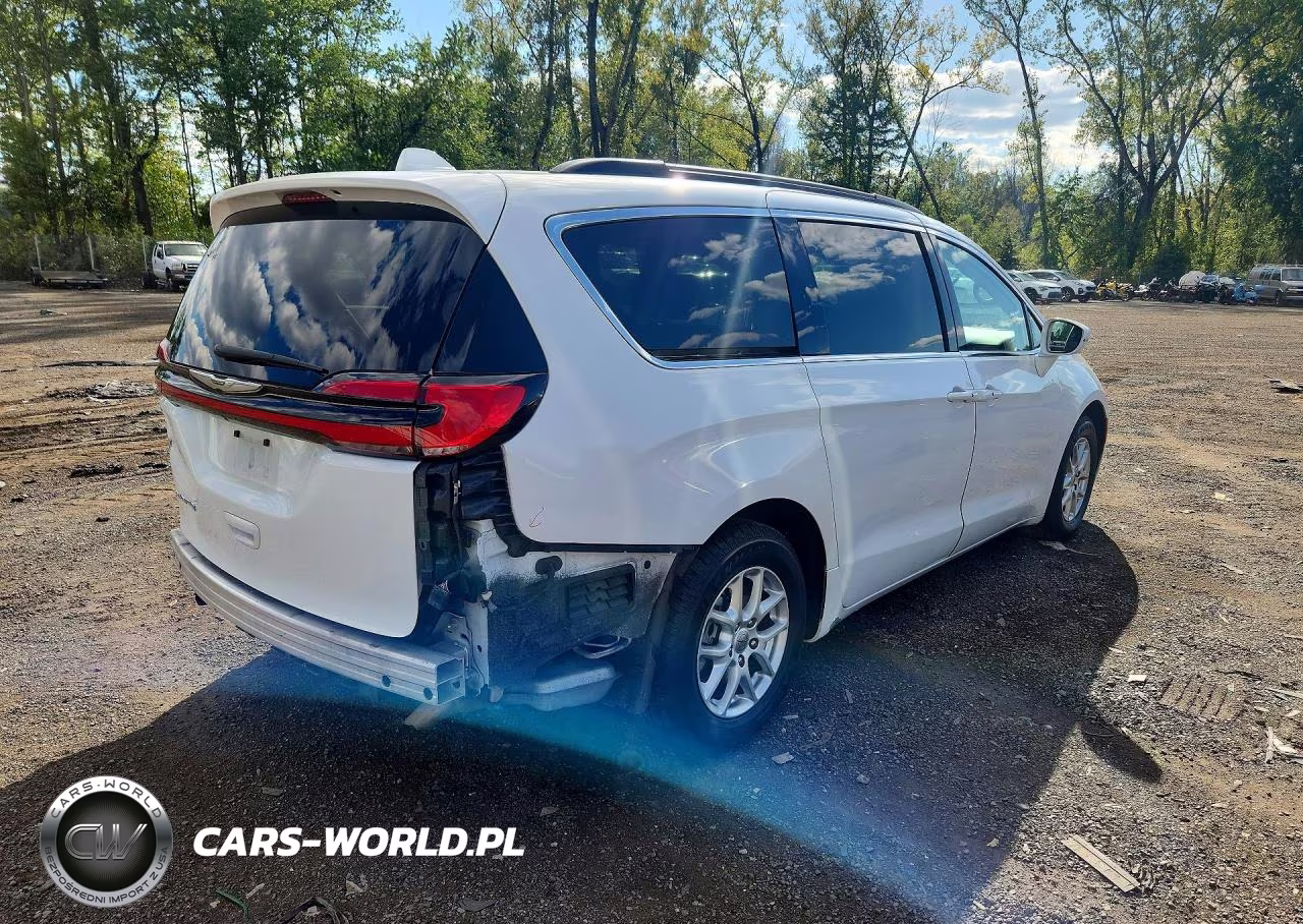 2022 Chrysler Pacifica Touring L VIN:2C4RC1BG8NR213077 - 3