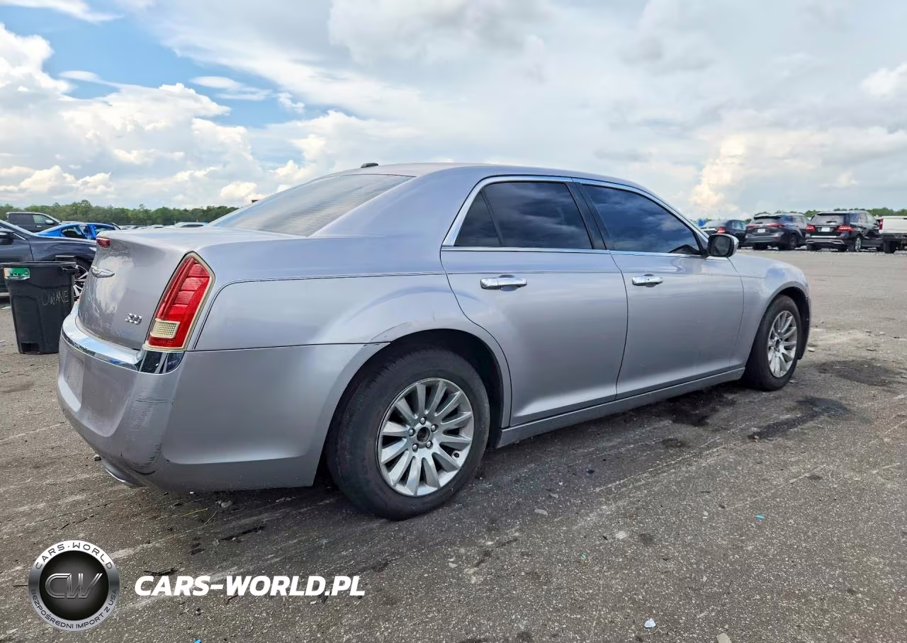 2014 Chrysler 300 VIN:2C3CCAAG7EH330098 - 3