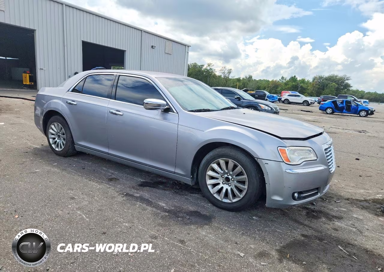 2014 Chrysler 300 VIN:2C3CCAAG7EH330098 - 4
