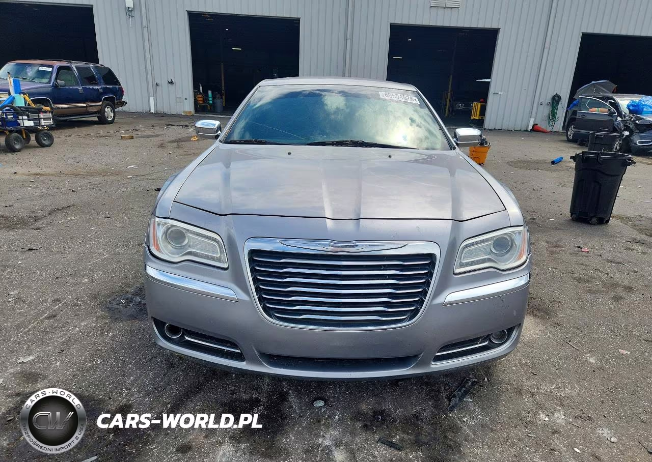 2014 Chrysler 300 VIN:2C3CCAAG7EH330098 - 5