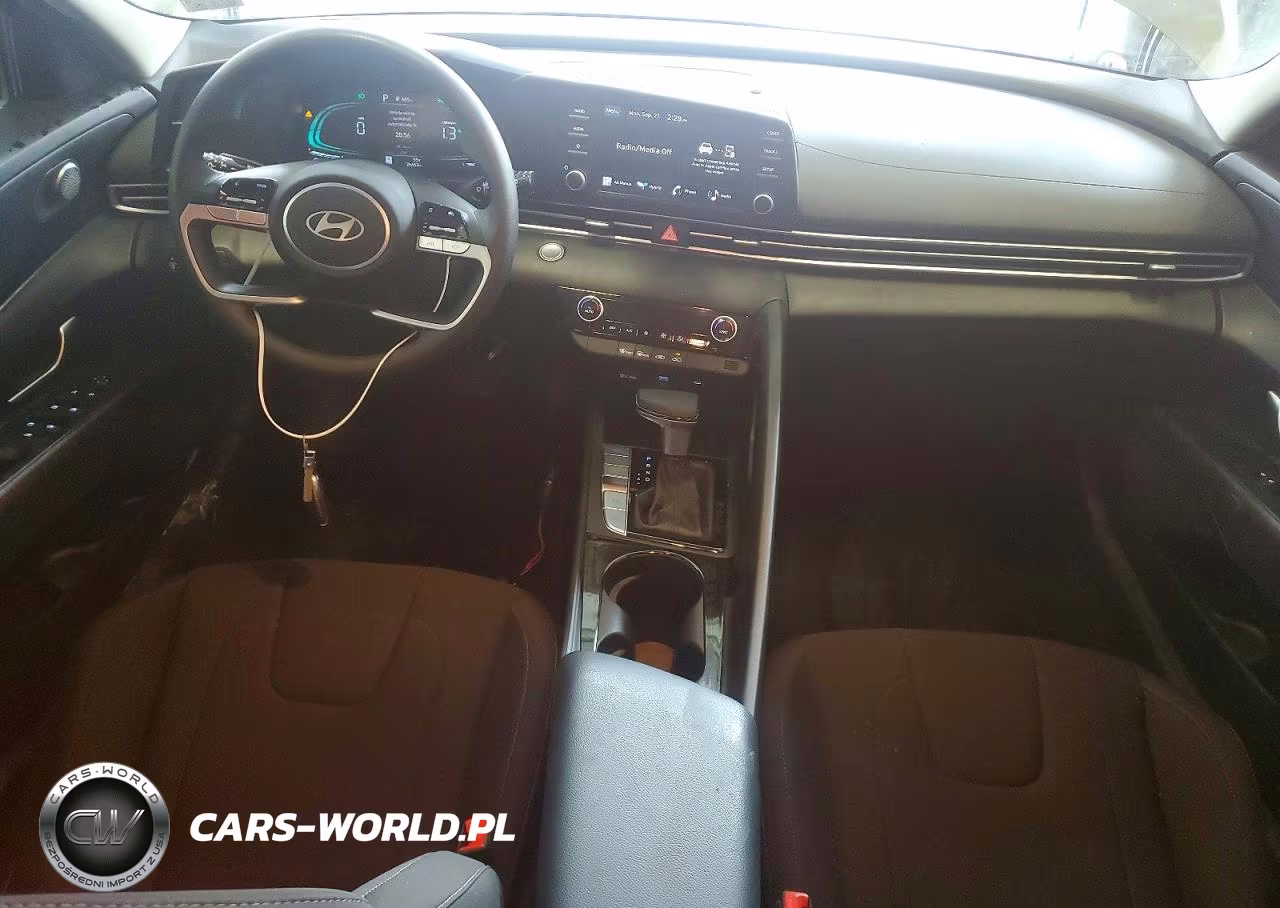2025 Hyundai Elantra Hybrid Blue VIN:KMHLM4DJ2SU136469 - 8