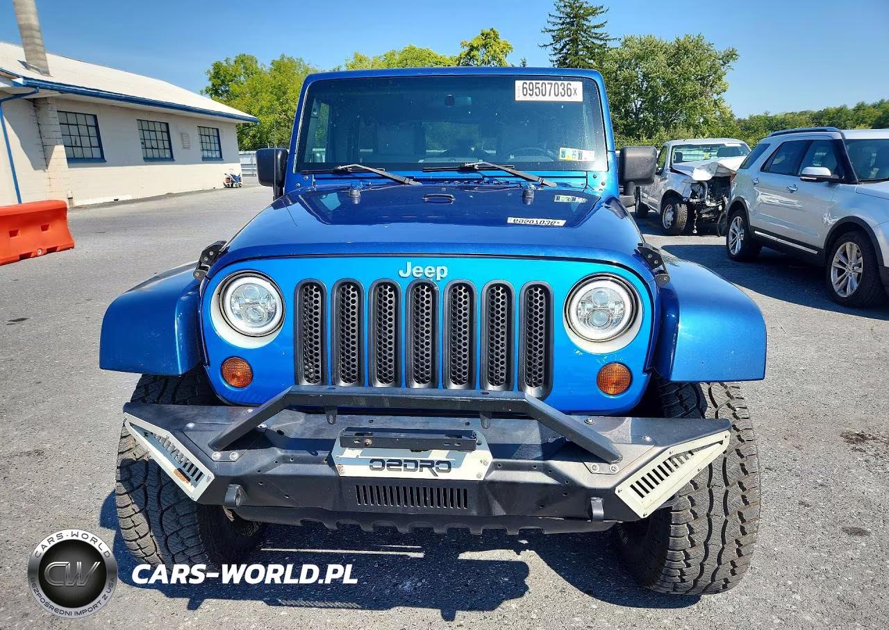 2009 Jeep Wrangler Unlimited Sahara VIN:1J8GA591X9L735979 - 5