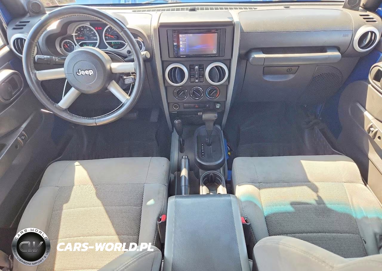 2009 Jeep Wrangler Unlimited Sahara VIN:1J8GA591X9L735979 - 8