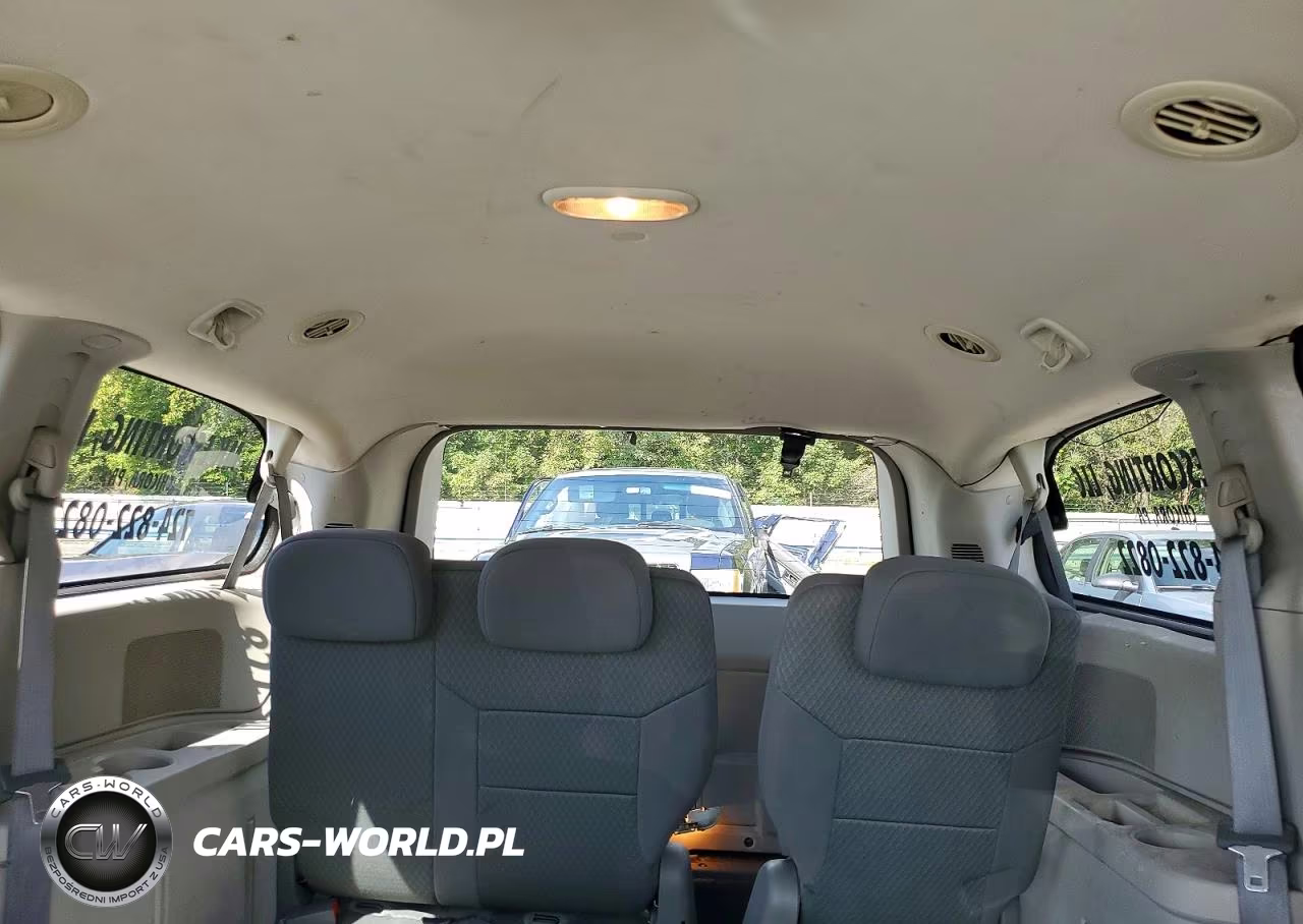 2010 Chrysler Town & Country Lx VIN:2A4RR2D19AR351826 - 10