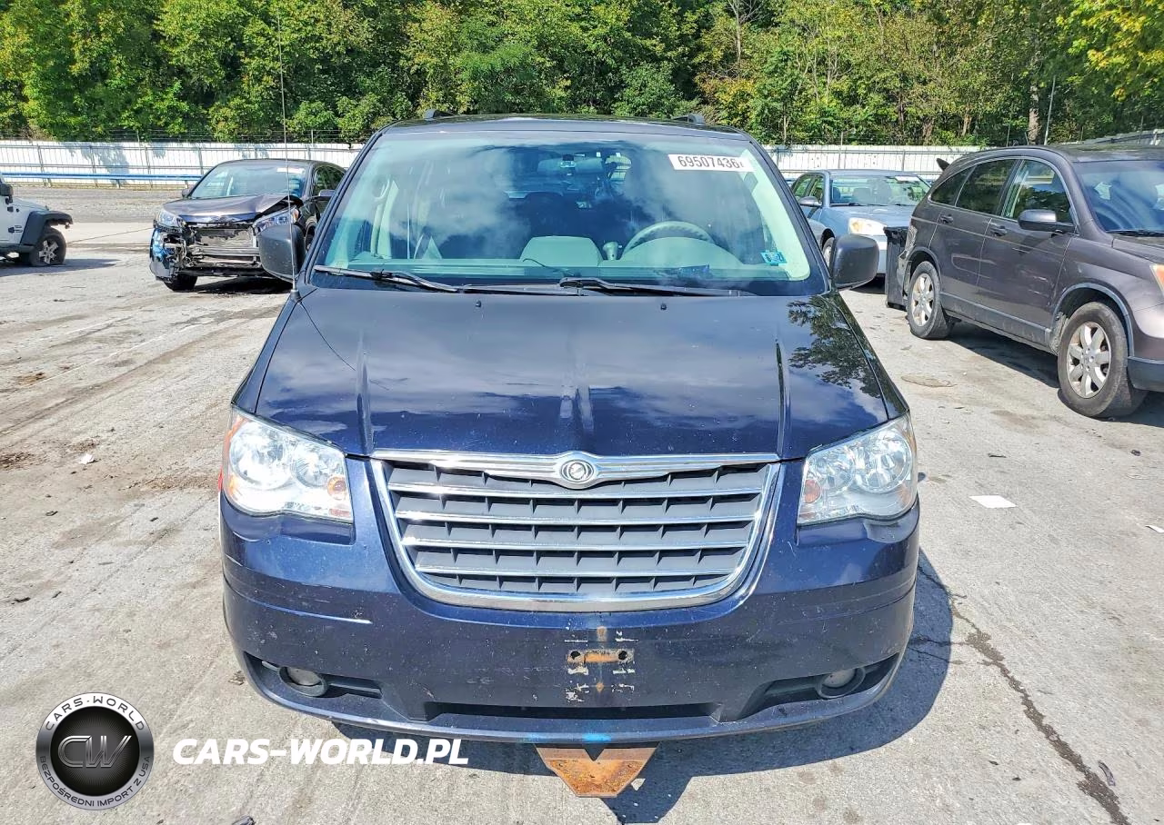 2010 Chrysler Town & Country Lx VIN:2A4RR2D19AR351826 - 5