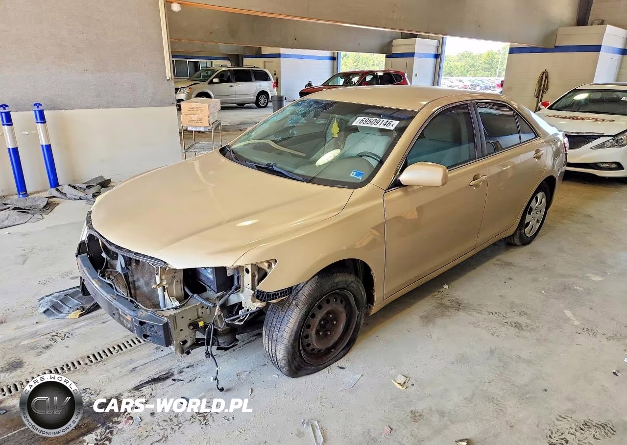 2011 Toyota Camry Le – zdjęcie 1 z 13