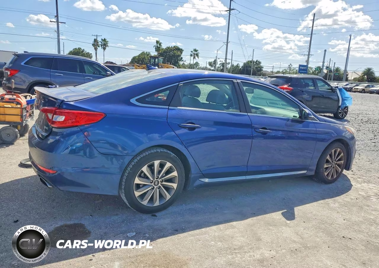 2015 Hyundai Sonata Sport VIN:5NPE34AF3FH105778 - 3